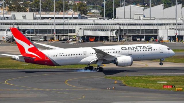 Χάος σε πτήση της Qantas: Επιβάτης αφηνίασε στον αέρα και το αεροπλάνο προσγειώθηκε εκτάκτως στην Ταϊτή