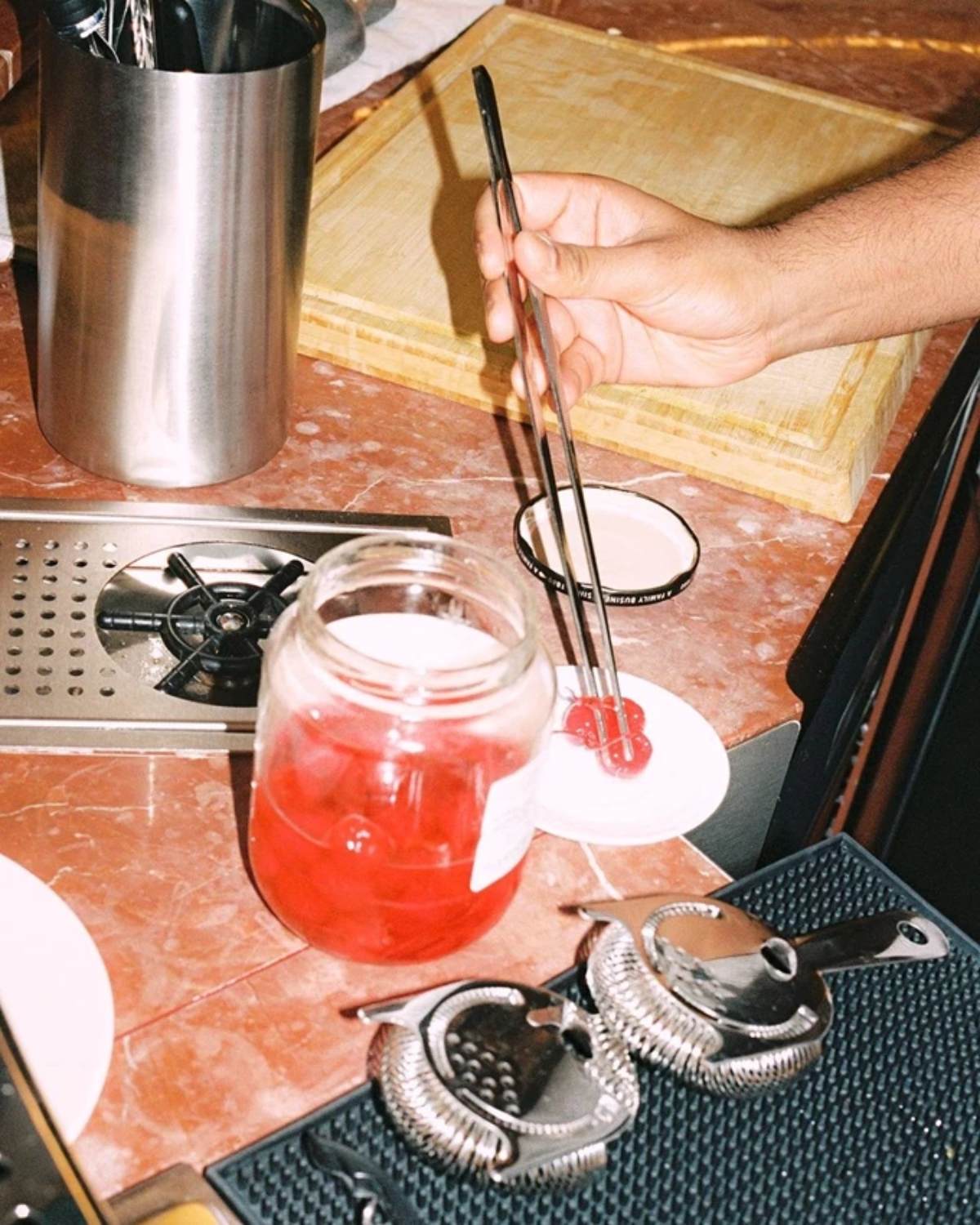Συνδέει το πρωινό, το casual dining και το ποτό σε μία ενιαία εμπειρία