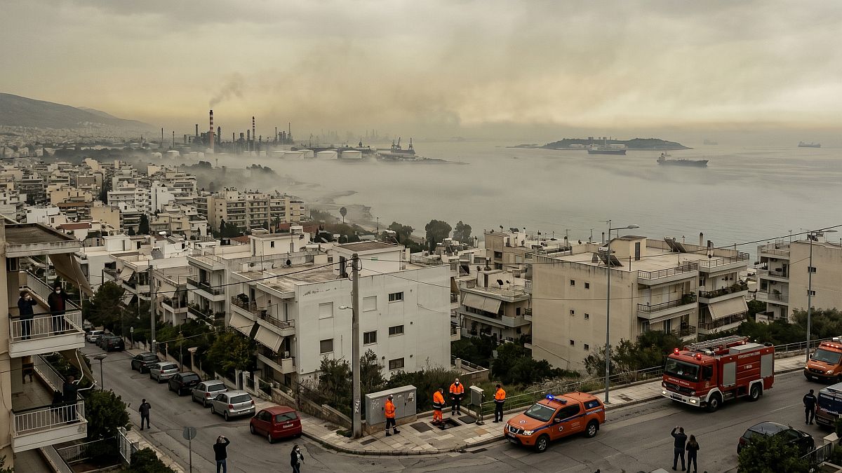 Μυστήριο στην Αττική: Η «αόρατη» απειλή που αναστάτωσε τα νότια προάστια – Όλο το παρασκήνιο για την έντονη οσμή, τα 5 σενάρια-«φάντασμα» και οι κατηγορηματικές διαψεύσεις!