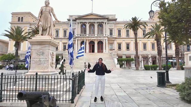 Η «αρχόντισσα των Κυκλάδων» στο πιάτο σας: Το ανανεωμένο «Happy Hours» μας ταξιδεύει στη μαγευτική Σύρο αυτό το Σάββατο!