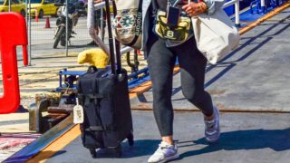 Έρευνα-σοκ: Γιατί ένας στους δύο Έλληνες ΔΕΝ θα πάει διακοπές φέτος – Το νέο μοντέλο που σαρώνει!