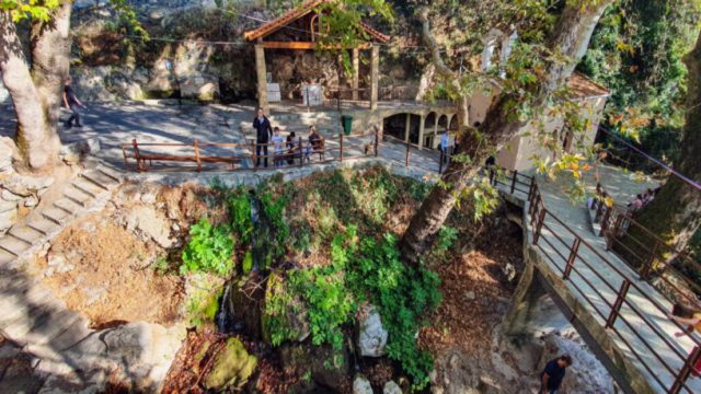 Αγία Κυριακή στα Καμπιά: Το θαυματουργό εκκλησάκι μισή ώρα από την Χαλκίδα!