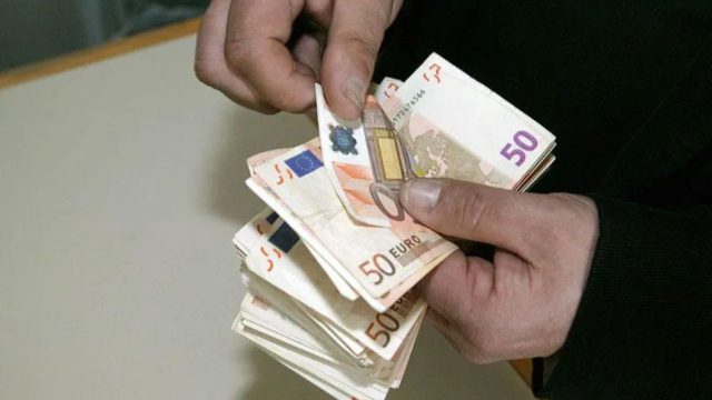 Πακέτο-ανάσα 800 εκατ. ευρώ: Τι αλλάζει σε Airbnb, ενοίκια, συνταξιούχους και οφειλέτες με το νέο πολυνομοσχέδιο του ΥΠΕΘΟ