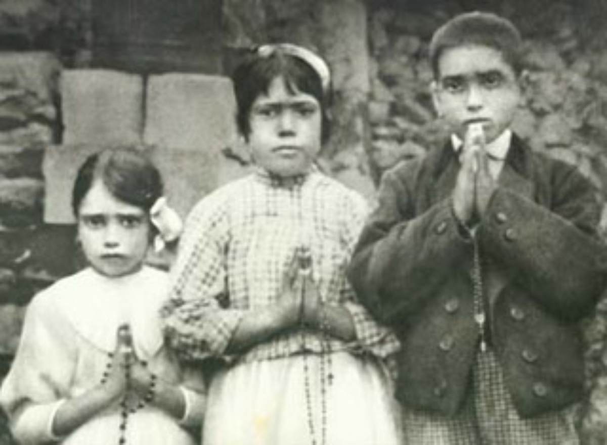 Τρία παιδιά, οι Λουτσία ντος Σάντος, Φρανσίσκο Μάρτο και Ζασίντα Μάρτο