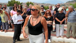 Κρίσιμες ώρες για τη Γωγώ Μαστροκώστα: Η τιτάνια μάχη στην εντατική του «Ευαγγελισμού» και το δράμα του Τραϊανού Δέλλα