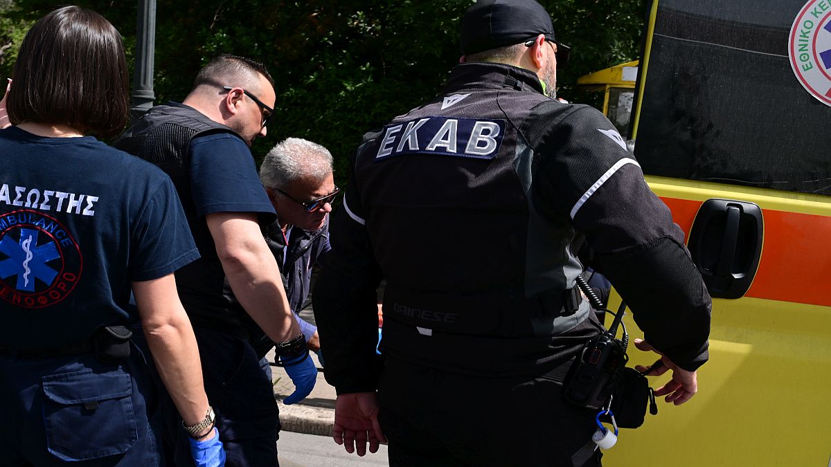 Θρίλερ στην Ηλιούπολη: Ανέβηκαν στην ταράτσα για να αυτοκτονήσουν από κοινού οι 17χρονες – Νεκρή η μια, χαροπαλεύει η δεύτερη!