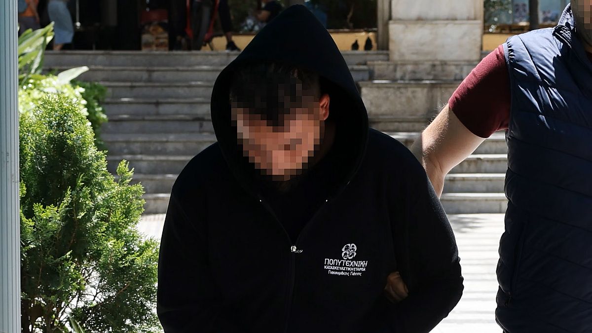 Ηράκλειο: Στη φυλακή ο 30χρονος νταής που παρέσυρε την 28χρονη σύζυγό του – Οι απίστευτοι ισχυρισμοί και η οργή των συγγενών