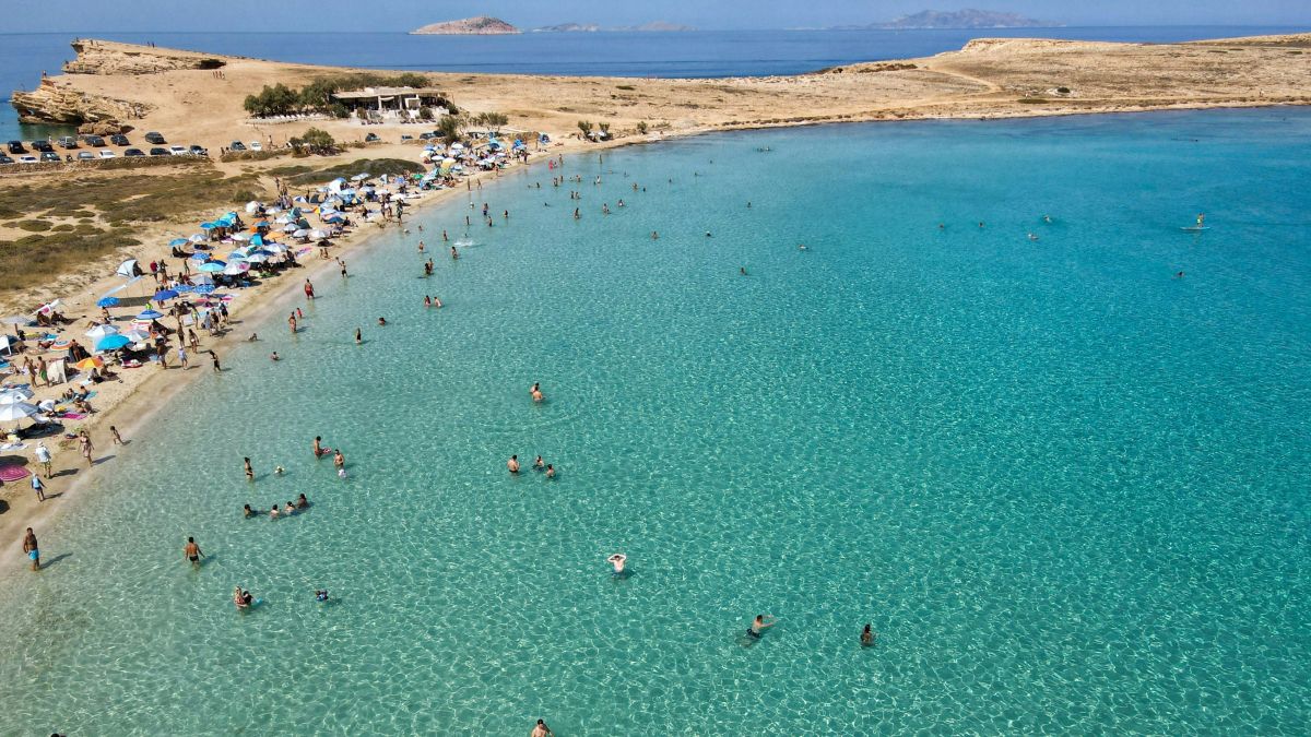 Ποιες ελληνικές παραλίες πήραν Γαλάζια Σημαία – Οι περιοχές που κυριάρχησαν