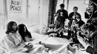 Σαν σήμερα, 26 Μαΐου 1969: Τζον Λένον και Γιόκο Όνο ξεκινούν το δεύτερο θρυλικό «Bed-In» για την παγκόσμια ειρήνη!