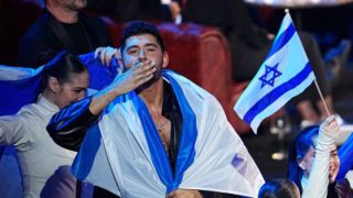 Ισραήλ – Eurovision 2026: Η ιστορία του 28χρονου Noam Bettan, το μποϊκοτάζ και η 2η θέση στη Βιέννη