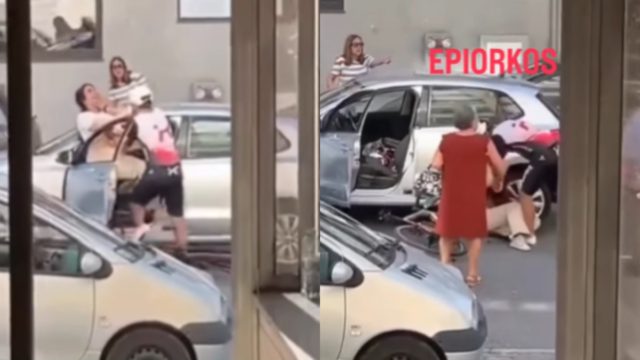 Απίστευτος τσακωμός στον δρόμο: Γυναίκα οδηγός πλακώνεται άσχημα με ποδηλάτη! Το βίντεο σοκάρει 