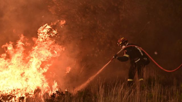 Καίνε χόρτα και βρίσκονται με χειροπέδες – Αυστηρό πλαίσιο για τους εμπρησμούς από αμέλεια