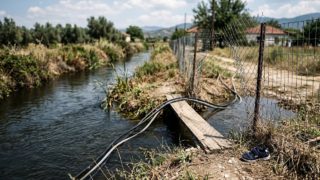 «Εγκληματικό» μυστικό στα νερά της φρίκης: Σοκάρουν οι συλλήψεις για τον 10χρονο στις Σέρρες – Τι κρυβόταν στον πάτο του καναλιού!