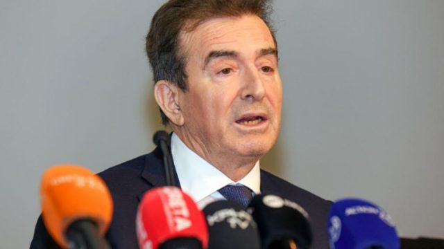 Χρυσοχοΐδης: «Τέλος» τα πατίνια για ανηλίκους – Νέοι αυστηροί κανόνες και κόφτης ταχύτητας