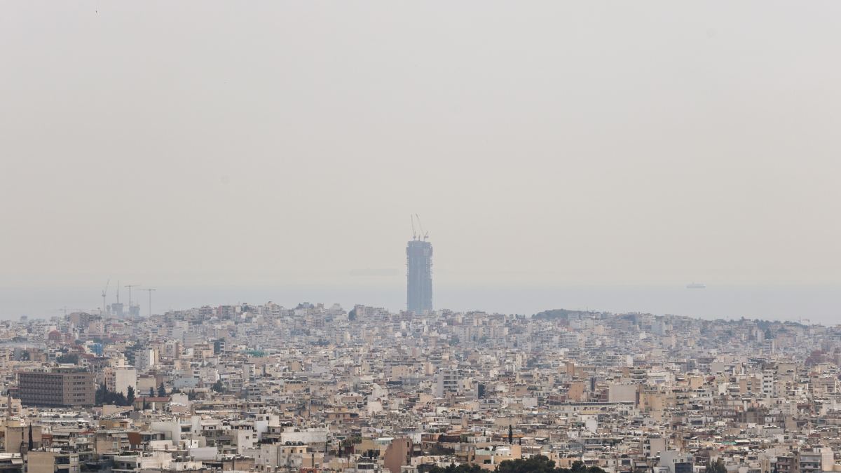 Καιρός σήμερα 8/5: Έρχονται λασποβροχές και αφρικανική σκόνη – Τι λένε Τσατραφύλλιας και Σούζη