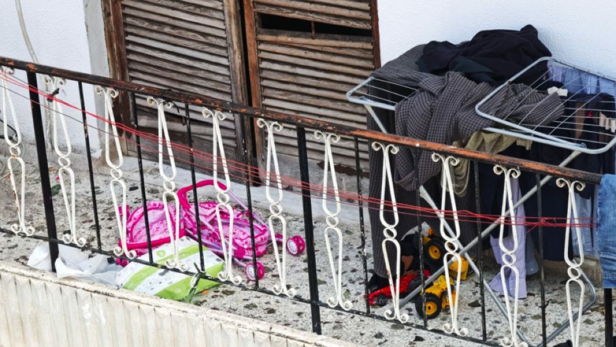 Σοκ στους Αγίους Αναργύρους: Τα τρία παιδιά βρέθηκαν υποσιτισμένα σε άθλιες συνθήκες