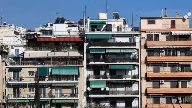 Το «πακέτο» της επιβίωσης: Όλες οι αλλαγές σε στέγη, εισόδημα, χρέη και τζόγο – Τι προβλέπει το νέο πολυνομοσχέδιο