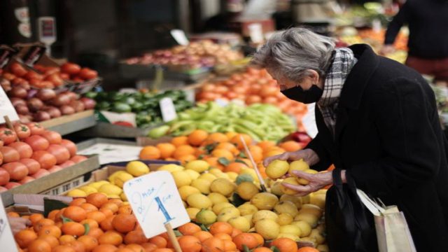 Κεράσια… από χρυσάφι: Η τιμή τους αγγίζει τα 15 ευρώ – Ο πληθωρισμός στο 5,4% «στραγγίζει» τα νοικοκυριά