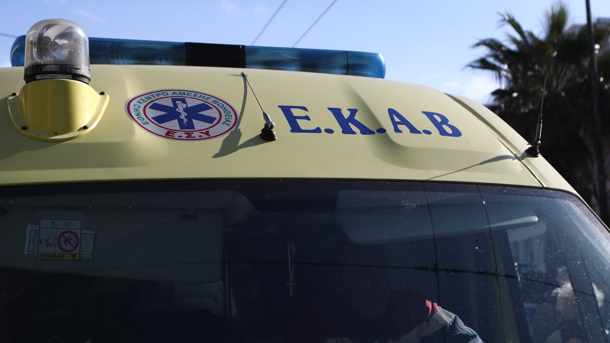 Τραγωδία στη Λάρισα: 70χρονος «έσβησε» στην άσφαλτο – Σφοδρή πρόσκρουση σε κολώνα!