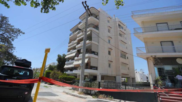 Μάχη για τη ζωή της 16χρονης στην Ηλιούπολη: Μεταφέρεται εσπευσμένα στο ΚΑΤ ως πολυτραυματίας