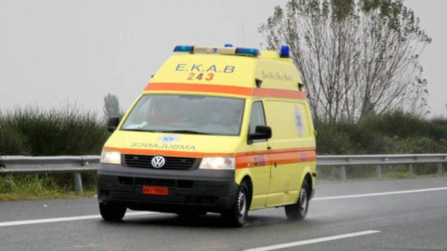 Θρίλερ στη Χαλκιδική: Μοναχός έλυσε τη ζώνη και πήδηξε από κινούμενο ασθενοφόρο – Δίνει μάχη διασωληνωμένος