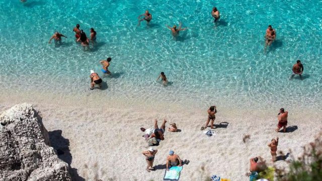 Η Ελλάδα στις κορυφαίες χώρες του κόσμου: Οι 624 παραλίες με Γαλάζιες Σημαίες για το 2026 – Ποιες δεν περίμενε κανείς στη λίστα