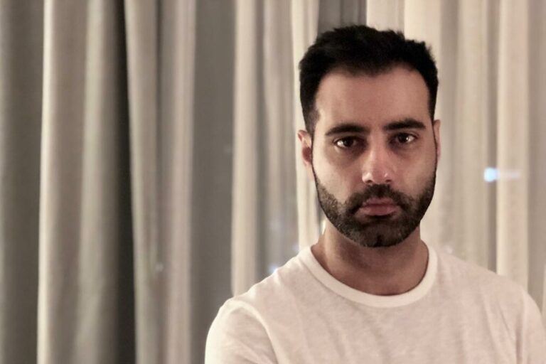 Μια πρώτη ηθική δικαίωση βιώνει ο Νικόλας Στραβοπόδης, καθώς ο ηθοποιός που τον είχε κατηγορήσει κρίθηκε ένοχος για συκοφαντία.