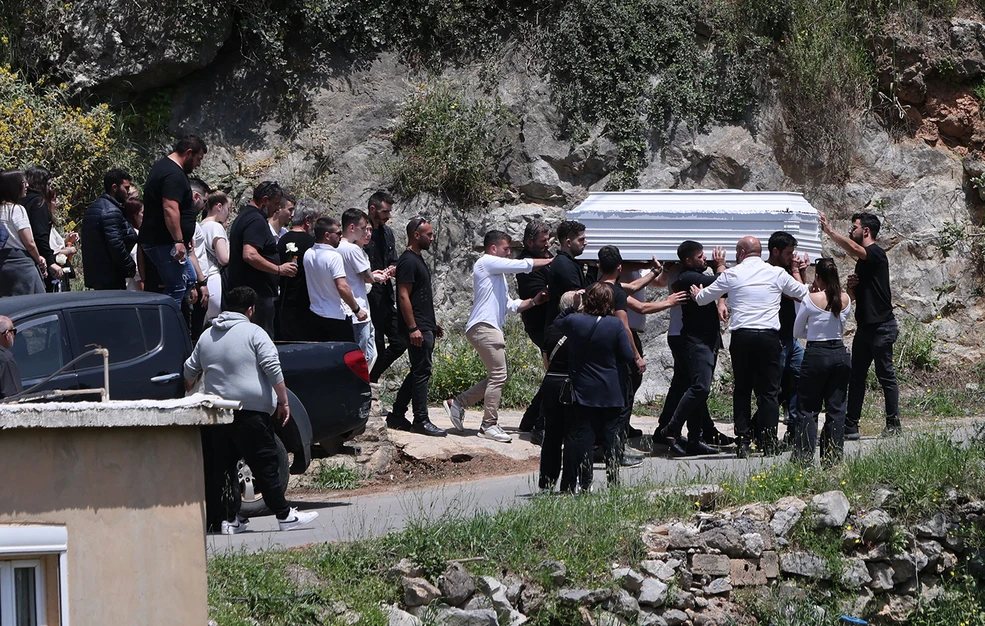 Στιγμιότυπο από την κηδεία του 21χρονου Νικήτα