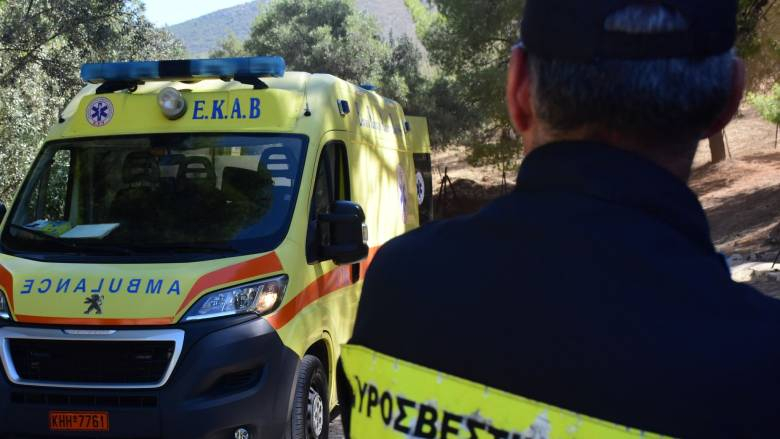 Στο Καραμανδάνειο Νοσοκομείο Πατρών μεταφέρθηκε εσπευσμένα η 14χρονη κοπέλα για νοσηλεία στην Παιδιατρική Κλινική.