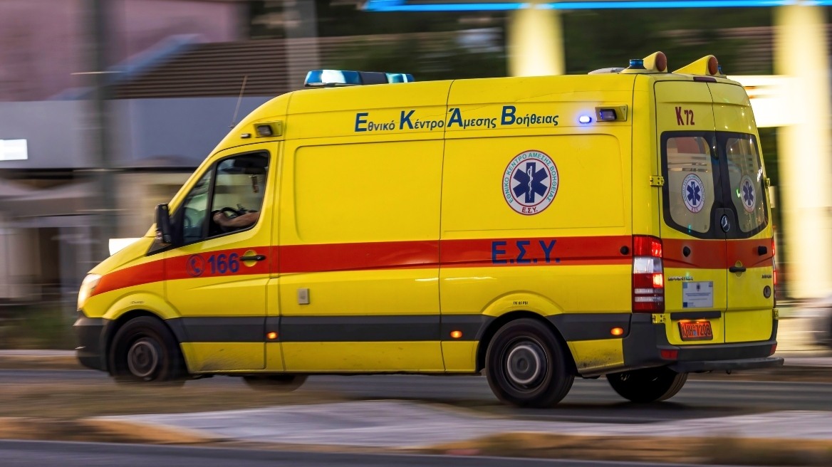 Τραγωδία στη Λαμία: 28χρονος έχασε τη ζωή του μετά από πτώση στο κενό από ταράτσα τριώροφης πολυκατοικίας.