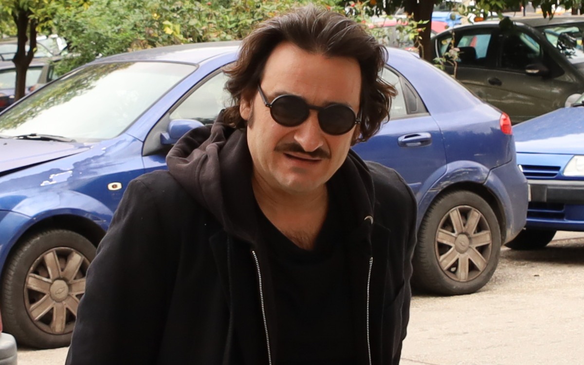 Στο πλευρό του ηθοποιού βρέθηκαν οι θαυμαστές του, στέλνοντας μηνύματα συμπαράστασης στον Βασίλη Χαραλαμπόπουλο για το βαρύ πένθος.