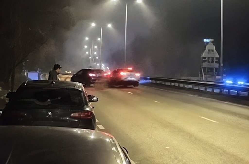Σε φυλάκιση 18 μηνών καταδικάστηκε ο νεαρός οδηγός που βιντεοσκοπούσε τον εαυτό του να παρανομεί στον αυτοκινητόδρομο.