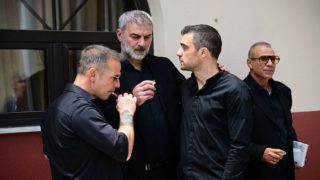 Κηδεία Μαστροκώστα: Η «χρυσή γενιά του 2004» στο πλευρό του Δέλλα (Φωτογραφίες)