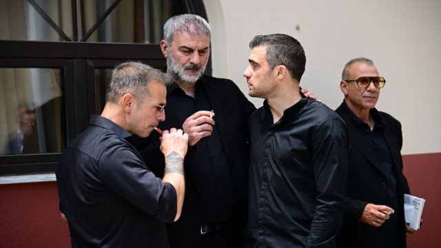 Κηδεία Μαστροκώστα: Η «χρυσή γενιά του 2004» στο πλευρό του Δέλλα (Φωτογραφίες)
