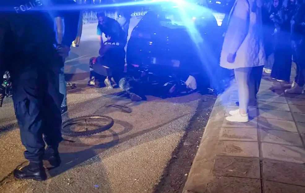 Ανθρωποκυνηγητό έχουν εξαπολύσει οι αστυνομικές δυνάμεις στα Ιωάννινα για να συλλάβουν τον οδηγό που παρέσυρε και εγκατέλειψε τον 31χρονο.