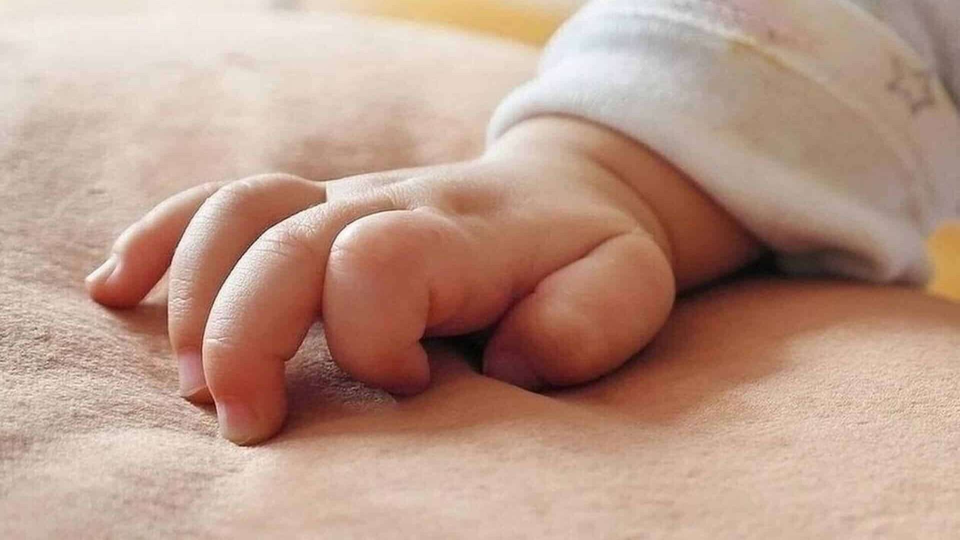 Μετά από μια δύσκολη διαδρομή, το πλωτό μέσο «Άξιον Εστί» κατάφερε να μεταφέρει το παιδί στον Βόλο