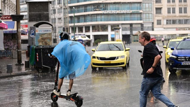 Καιρός σήμερα 29/5: Άστατη Παρασκευή με βροχές και καταιγίδες – Πότε έρχεται βελτίωση σύμφωνα με Αρνιακό και Ζιακοπούλου