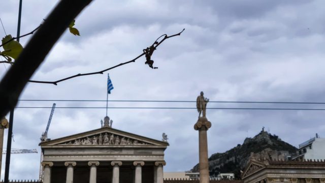 Καιρός σήμερα 14/5: Βροχές, καταιγίδες και πτώση θερμοκρασίας – Η πρόγνωση Καλλιάνου και Σούζη