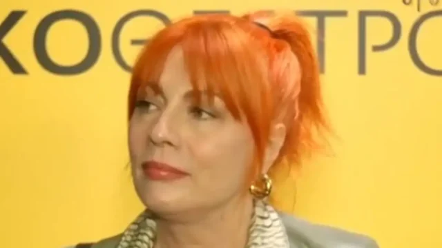Η επική «ντρίμπλα» της Σμαράγδας Καρύδη on camera: «Σ’ αγαπώ, γεια σου!» – Πώς απέφυγε την ερώτηση για τον Θοδωρή Αθερίδη και τον χωρισμό τους