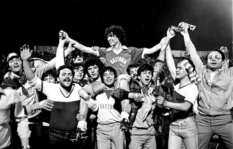 Σαν σήμερα 25 Μαΐου 1980: Το μεγαλύτερο «θαύμα» του ελληνικού ποδοσφαίρου – Όταν η επαρχιώτισσα Καστοριά «ισοπέδωσε» τον Ηρακλή του Χατζηπαναγή και σήκωσε το Κύπελλο Ελλάδος!