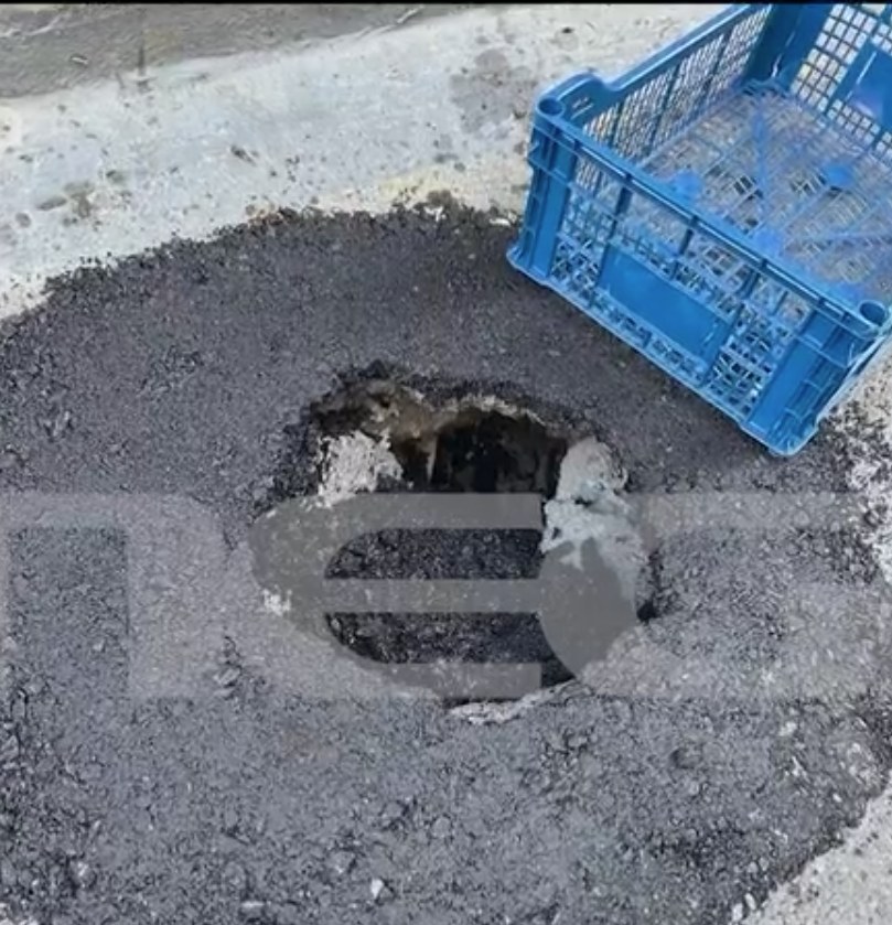 Μια 40χρονη μητέρα κατέληξε στο νοσοκομείο με 40 ράμματα και σοβαρή μόλυνση, όταν το οδόστρωμα υποχώρησε κάτω από τα πόδια της.