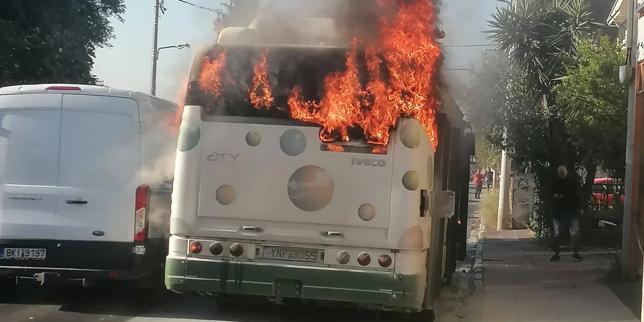Συναγερμός στο Ίλιον: Λαμπάδιασε λεωφορείο στη Λεωφόρο Χασιάς – Σήμανε συναγερμός στην Πυροσβεστική και την Τροχαία
