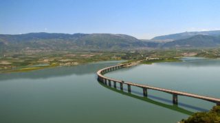 Θρίλερ στην Κοζάνη: Εντοπίστηκε νεκρός άνδρας μέσα σε αυτοκίνητο που βρέθηκε σε λίμνη