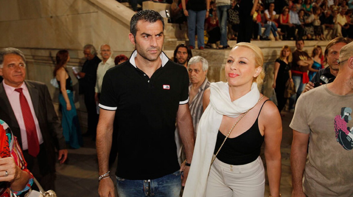 Γωγώ Μαστροκώστα: «Ο Τραϊανός είναι σαν ναυαγός, έτρεχε στα μοναστήρια για ένα θαύμα» – Η άγνωστη μάχη με τη μεταμόσχευση και η πολυοργανική ανεπάρκεια