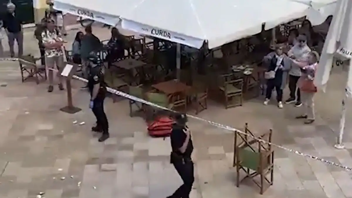 Τρόμος στη Μινόρκα: Κατέρρευσε μπαλκόνι πάνω σε καφετέρια – Στο νοσοκομείο δύο Ελληνίδες και μία Βρετανίδα