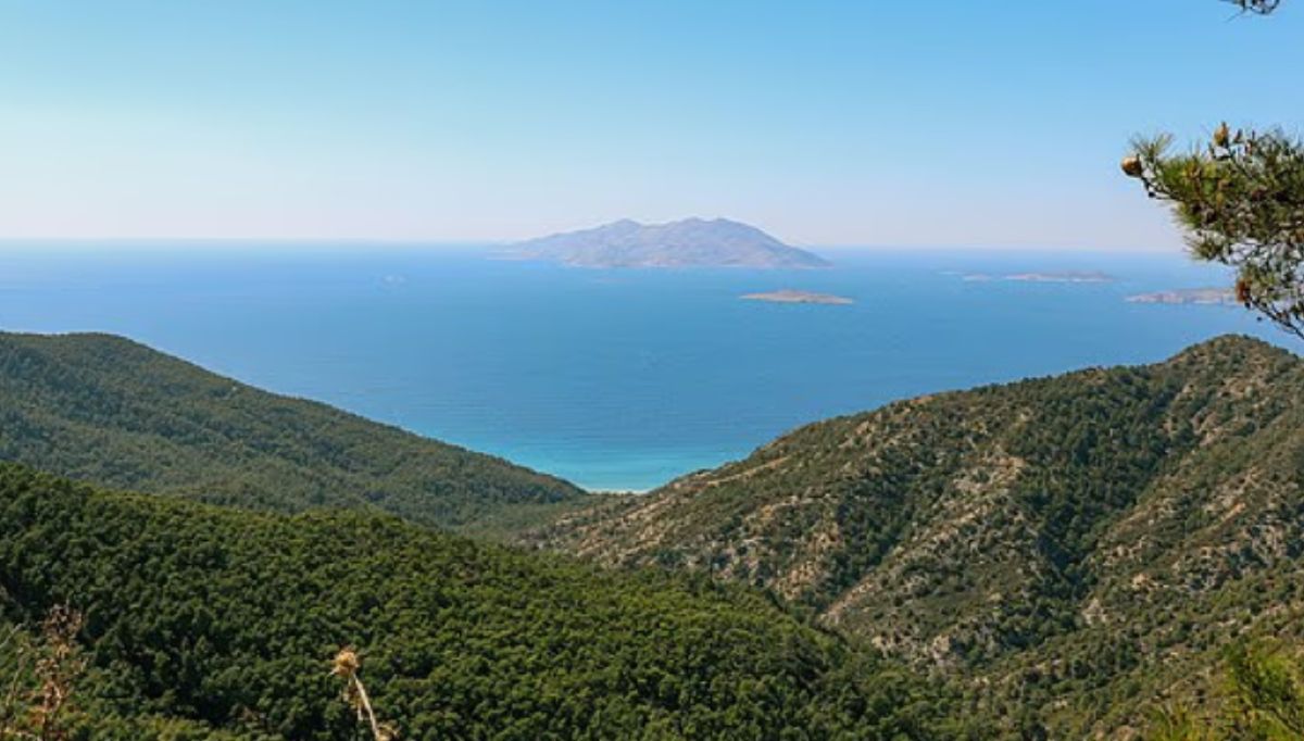 Το πιο φθηνό ιδιωτικό νησί της Ελλάδας κρύβει ένα τεράστιο μυστικό