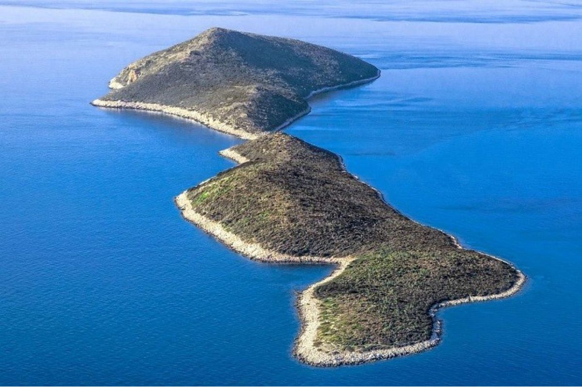 Θέλεις δικό σου νησί στην Ελλάδα; Η προσφορά που μοιάζει απίστευτη αλλά έχει «αγκάθια»