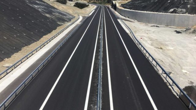 Σκάνδαλο με ποινική ρήτρα-μαμούθ: Πρόστιμο 125 εκατ. ευρώ στο ελληνικό δημόσιο για οδικό έργο στην Κρήτη που δεν ξεκίνησε