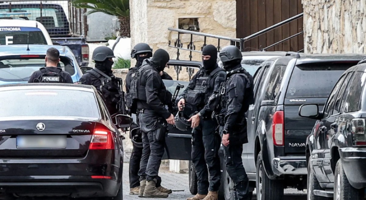 Οι αστυνομικές αρχές προχώρησαν σε τουλάχιστον 20 συλλήψεις.