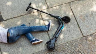 Κρήτη: 35χρονη έπεσε από ηλεκτρικό πατίνι στην Αμμουδάρα και νοσηλεύεται με βαριές κρανιοεγκεφαλικές κακώσεις